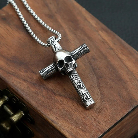 Vue de Face Collier Tête de Mort - Croix du Jugement Dernier