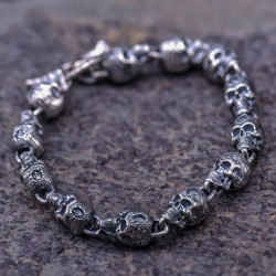 vue complète Bracelet mastoc en argent crâne effrayant