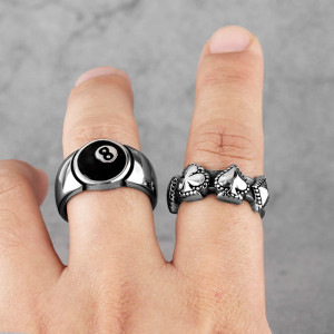 Vue Portée Bague Poker "Sceau des Quatre As"