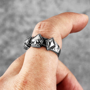 Vue Portée Bague Poker "Sceau des Quatre As"