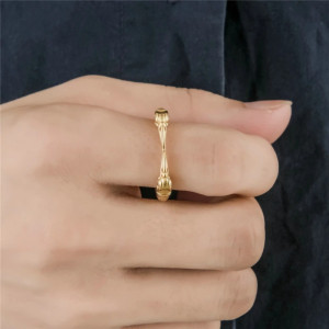 Vue Portée Bague Viking Serres Noires du Valhalla