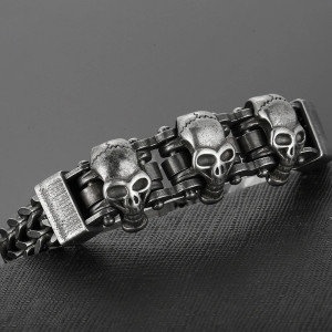 Vue de Face Bracelet Tête de Mort "Sourire de Fer Articulé"