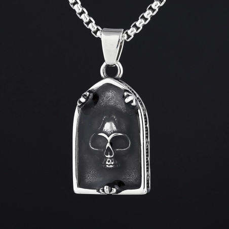 Collier Tête de Mort "Insigne du Crâne Noir"