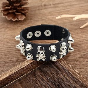 Avant Bracelet Tête de Mort "Manchette à Pointes Punk"