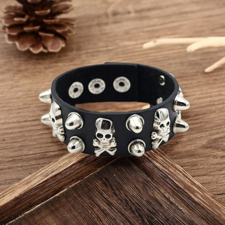 Avant Bracelet Tête de Mort "Manchette à Pointes Punk"
