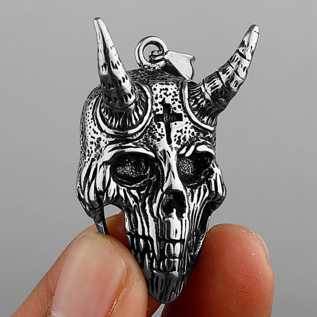 Vue de Face Collier Tête de Mort "Crâne du Démon Cornu"