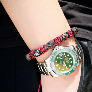 Vue Portée Bracelet Tête de Mort "Onyx Night Macramé" Couleur Rouge