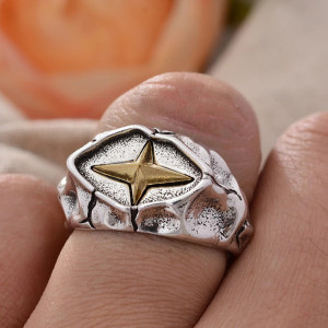 Vue Portée Bague Rock Météorite Dorée