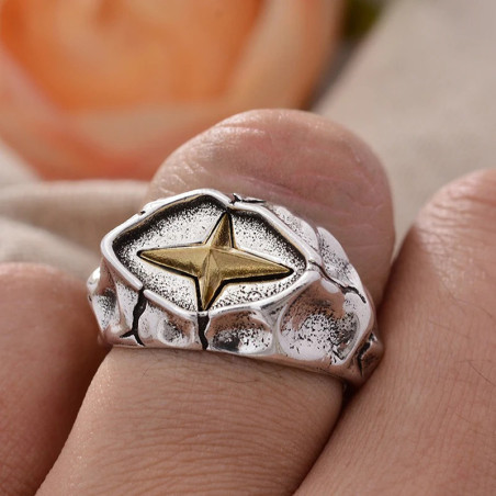 Vue Portée Bague Rock Météorite Dorée