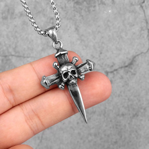 Vue de Face Collier Rock Skull - Croix du Serment d’Acier