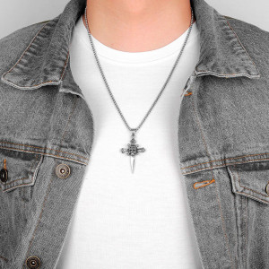 Vue Portée Collier Rock Skull - Croix du Serment d’Acier