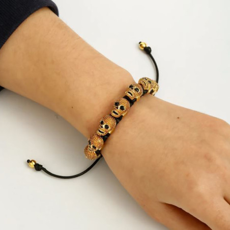 Vue Portée Bracelet Tête de Mort "Macramé aux Crânes de Cristal" Modele 2
