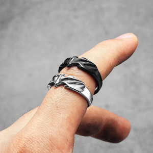 Vue Portée Bague Goth Rock "Ailes de la Nuit" - 2 couleurs au choix !