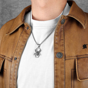 Vue Portée Collier Rock - Araignée Prédatrice Silencieuse