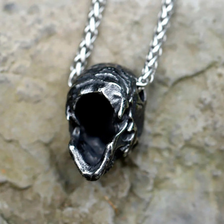 Vue Arrière Collier Tête de Mort Collier "Vestige d'Acier" - Édition Brut de Forge