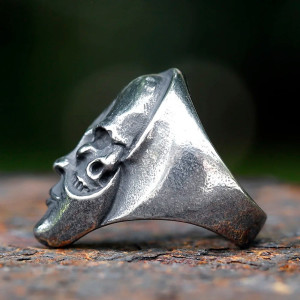 Vue Laterale Bague Tête de Mort "Dualité Mortelle"