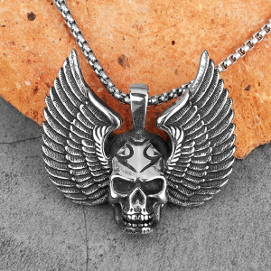 Vue de Face Collier Tête de Mort Ailé "L'Archange"
