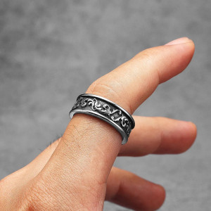 Vue Portée Bague Rock Goth "Couronne de Lierre"