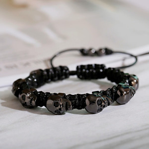 Vue de face Bracelet Shamballa Tête de Mort "Macramé & Regard Serti" - 5 couleurs au choix !