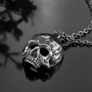 Vue Laterale Collier Tête de Mort "L'Emprise"