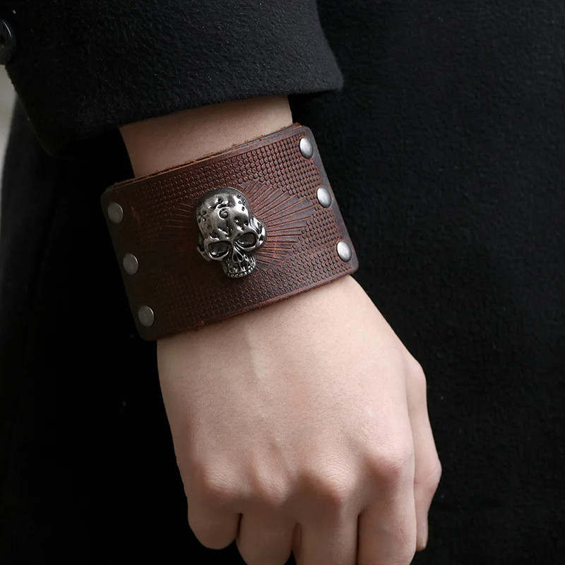 Vue Portée Bracelet Manchette Tête de Mort "Cuir Grainé & Skull Argenté"
