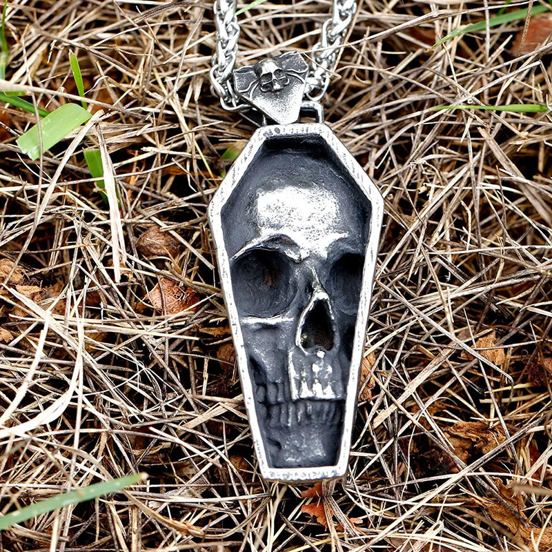 Collier Tête de Mort Gothique Occulte "Le Cercueil du Revenant"