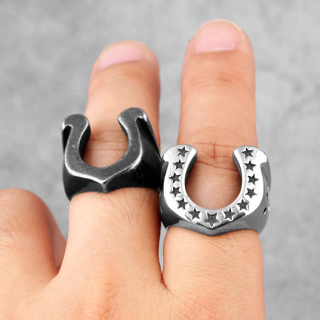Vue Portée Bague Biker Fer à Cheval Porte-Bonheur
