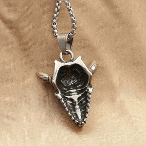 Vue Arrière  Collier Tête de Mort Goth Rock  "L'Invocateur"