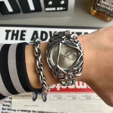 Vue Portée Montre Skull Alien Skeleton