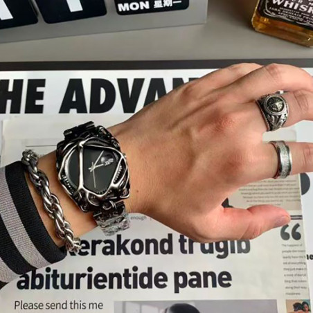 Vue Portée Montre Skull Alien Skeleton
