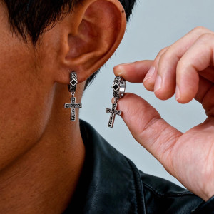Vue Portée Boucles d’Oreille Viking "Croix Tressée des Anciens"