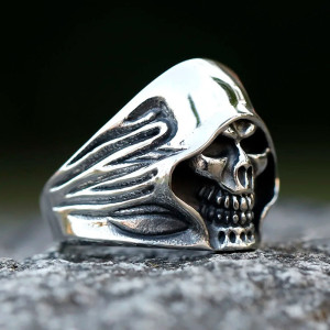 Vue Laterale Bague Tête de Mort "Croix de Fer Striée"