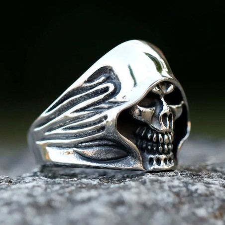 Vue Laterale Bague Tête de Mort "Croix de Fer Striée"
