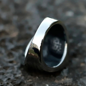Vue Arrierre Bague Tête de Mort "Croix de Fer Striée"