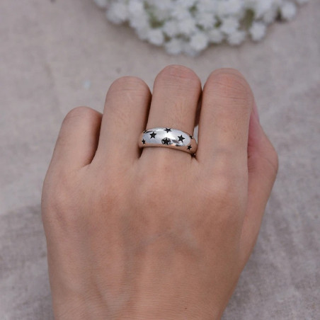 Vue Portee Bague Rock "Constellation Noire"