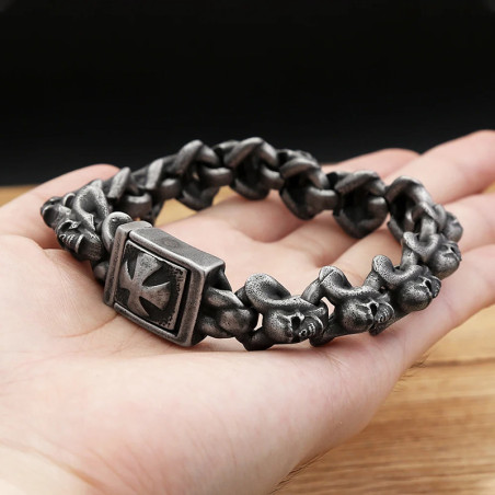 Avant Bracelet Tête de Mort Croix de Fer "Bastion d’Acier'
