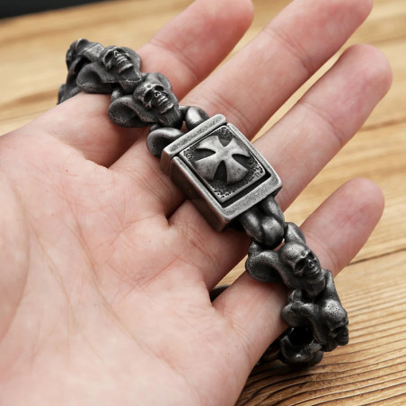 Bracelet Tête de Mort Croix de Fer "Bastion d’Acier'