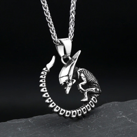 Avant Collier Alien "Le Xénomorphe"
