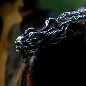 Collier Tête de Mort Goth "Le Spectre Filant"