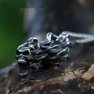 Collier Tête de Mort Goth "Le Spectre Filant"