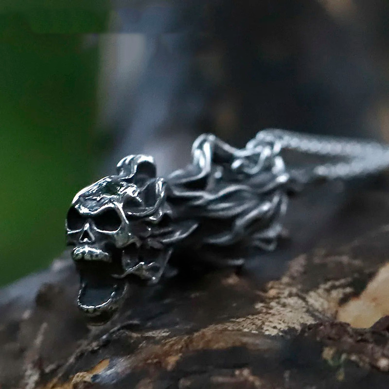 Collier Tête de Mort Goth "Le Spectre Filant"