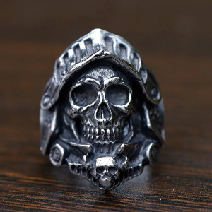 Vue de Face Bague Tête de Mort "THE WARLORD"
