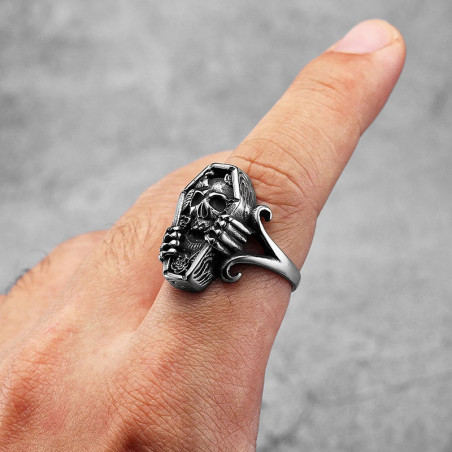 Vue portee Bague Tête de Mort Gothique "Le Réveil de la Momie"