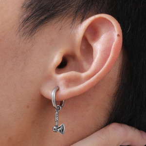 Vue portee Boucles d’Oreilles Viking "Hache des Dieux du Nord"