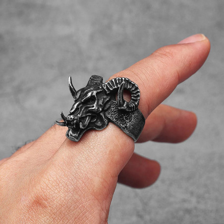 Vue Portee Bague Goth "AZAZEL" - L'Incarnation de la Rébellion !