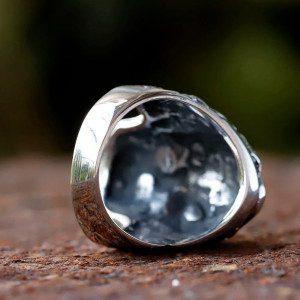 Vue arrierre Bague Tête de Mort "THANATOS" - La Beauté du Chaos