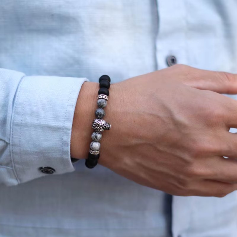 Vue Portee du Bracelet Tête de Mort Crâne de Veille Silencieuse