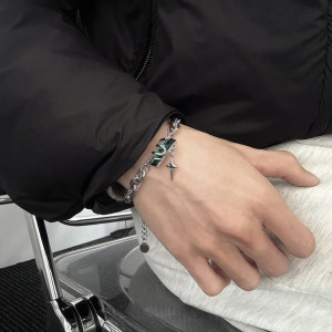 Vue portee Bracelet Rock Gothique - Croix du Sceau Intérieur