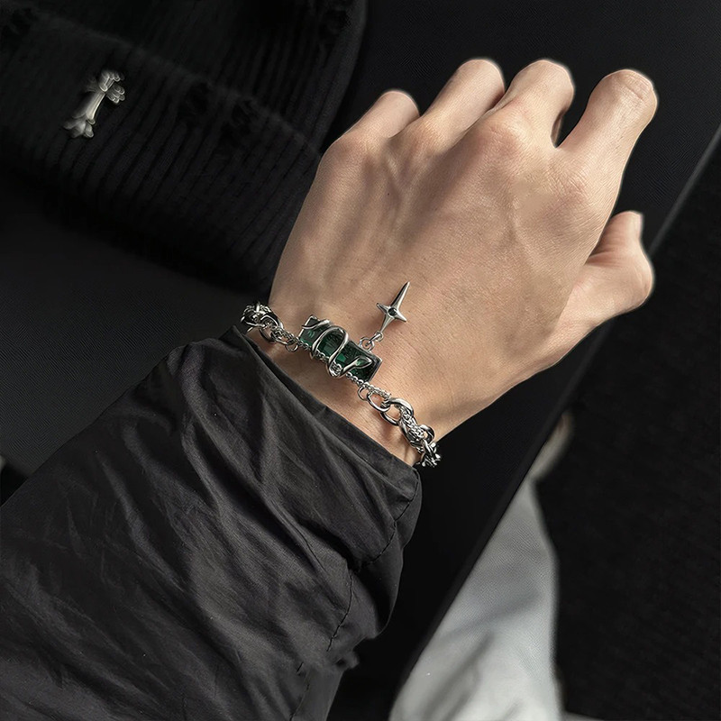 Vue portee Bracelet Rock Gothique - Croix du Sceau Intérieur