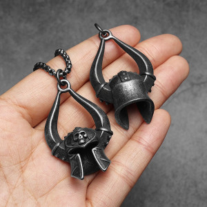 Collier Casque "Le Warlord" (Le Seigneur de Guerre)